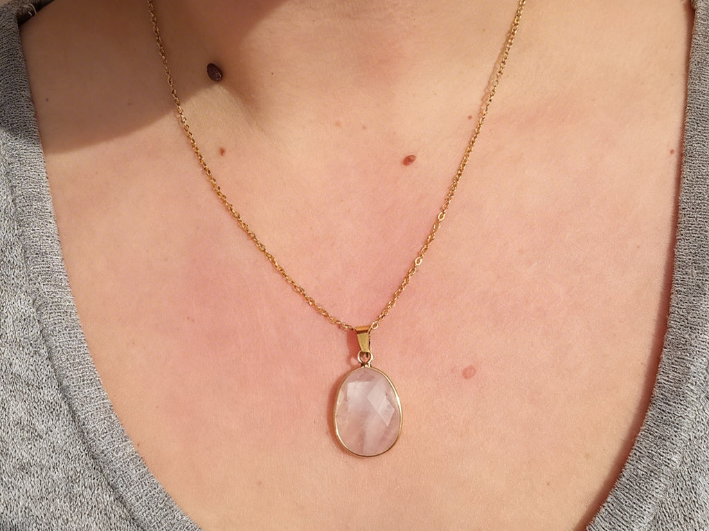 Pendentif serti Quartz Rose – Amour & Confiance en soi (Pierre naturelle)
