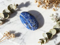 Galet lapis lazuli naturel 52g — intuition, expression & pierre de poche bien-être