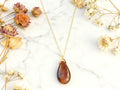 Collier goutte oeil de taureau -  Pierre naturelle, force et protection