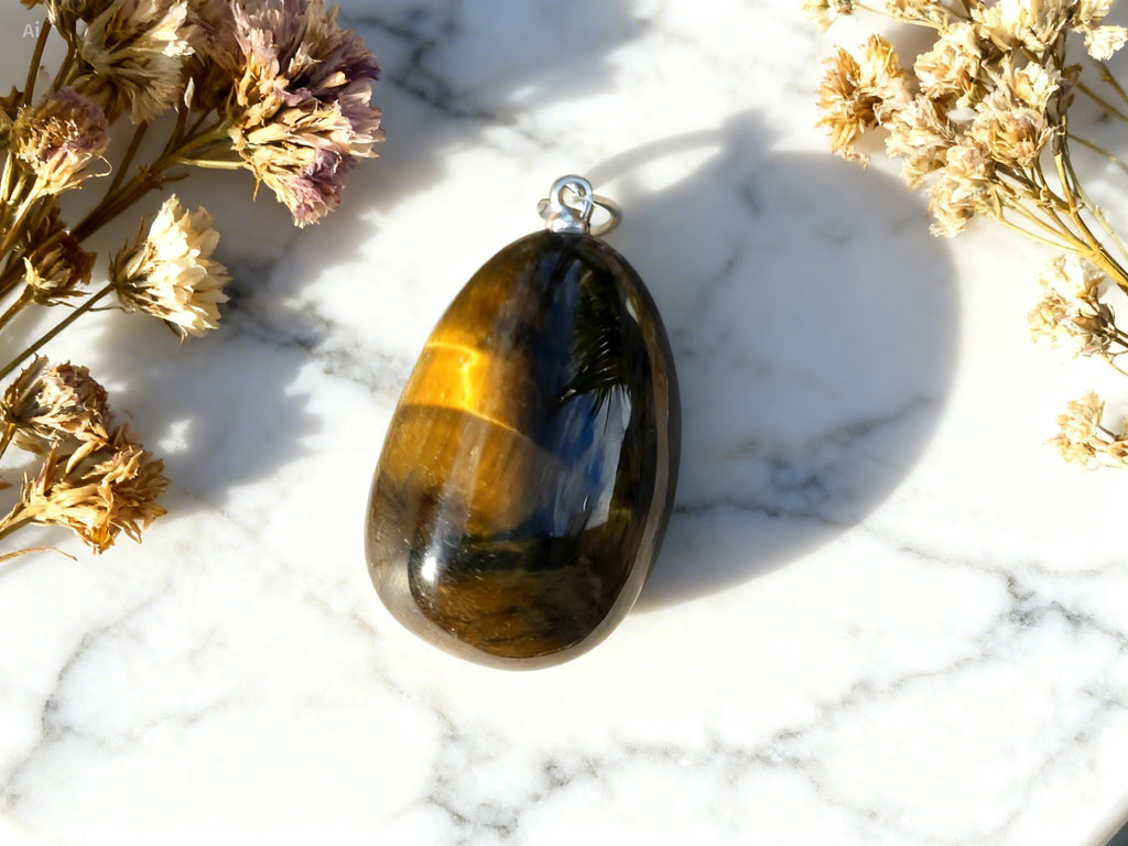 Pendentif Œil de Tigre – Protection & Force intérieure (pierre naturelle)